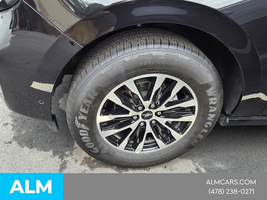 Used 2025 Ford Expedition Platinum AWD/4WD image 2