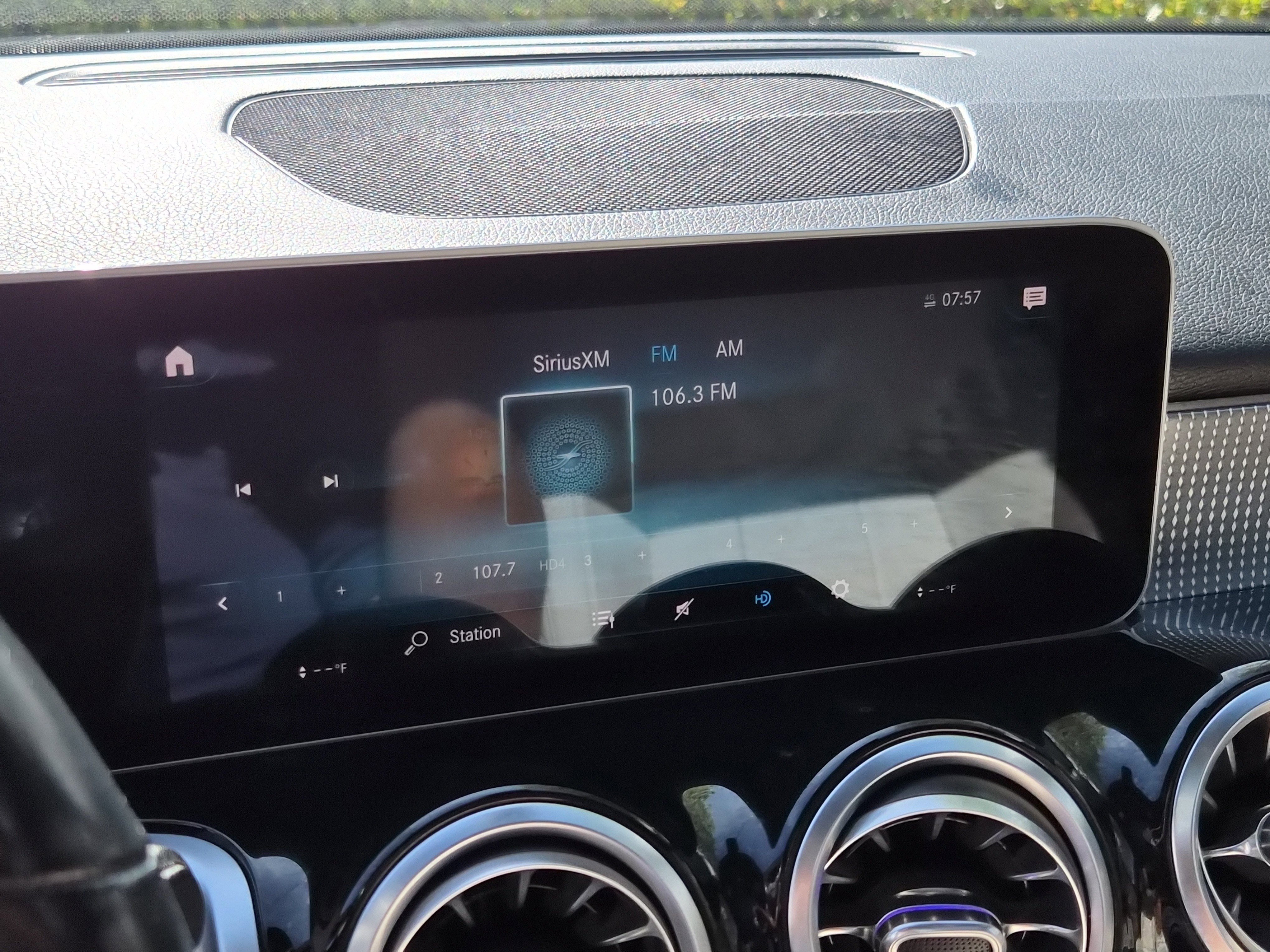 Used 2021 Mercedes-Benz GLB 250 4MATIC w/ Premium Package image 29