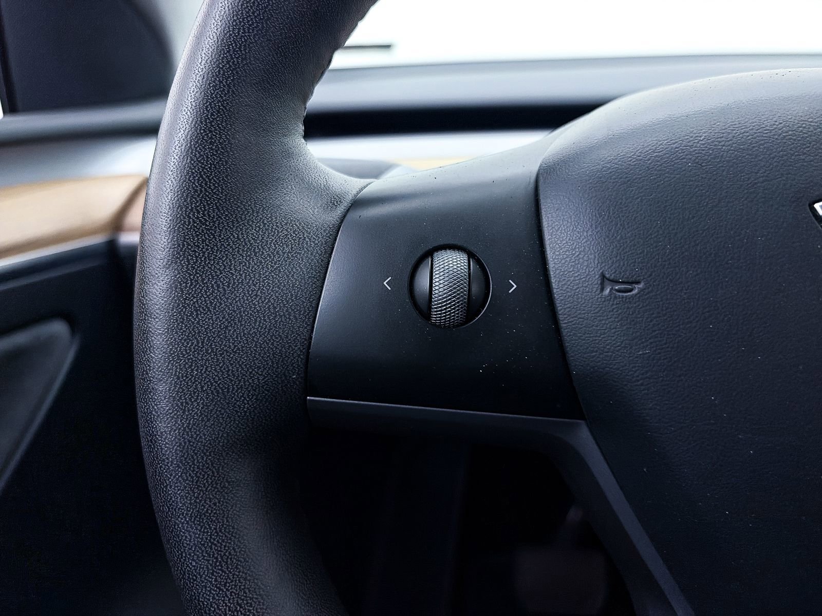 Used 2023 Tesla Model Y Long Range image 28