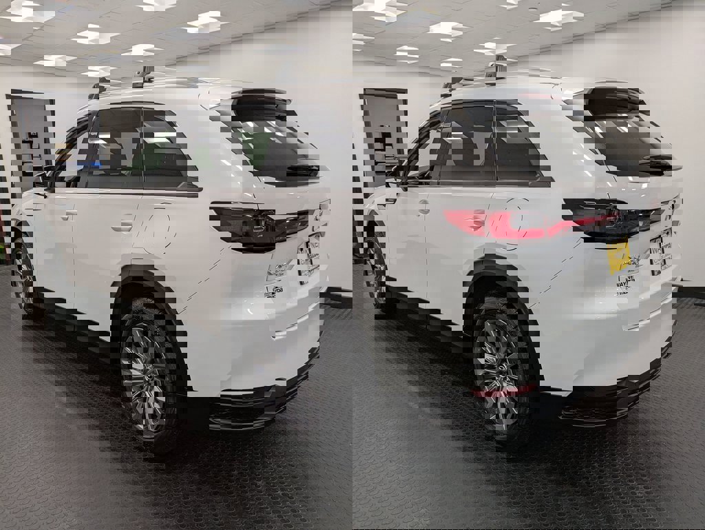 Certified 2024 MAZDA CX-90 Plug-In Hybrid w/ Preferred image 6