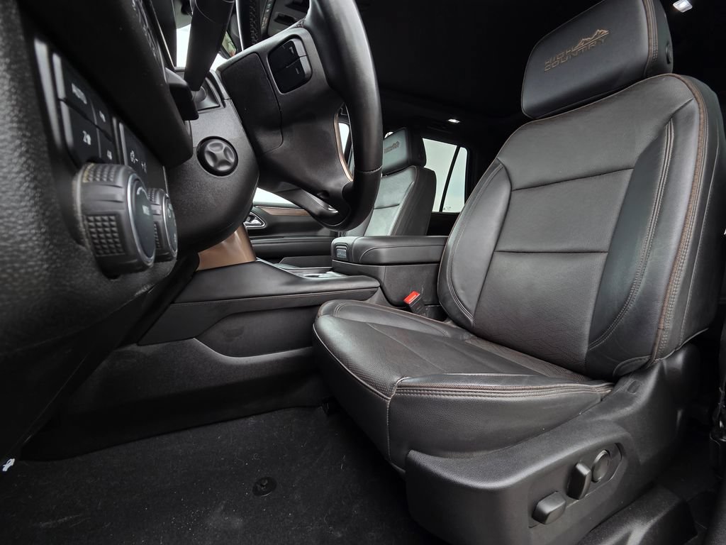 Used 2024 Chevrolet Tahoe High Country AWD/4WD image 24