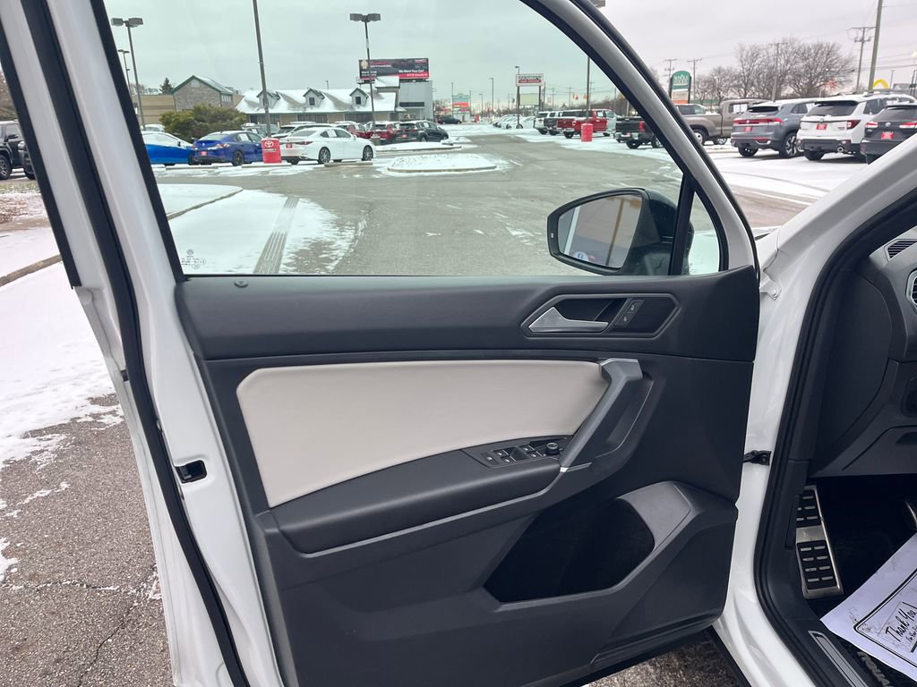 Used 2020 Volkswagen Tiguan SE R-Line image 12