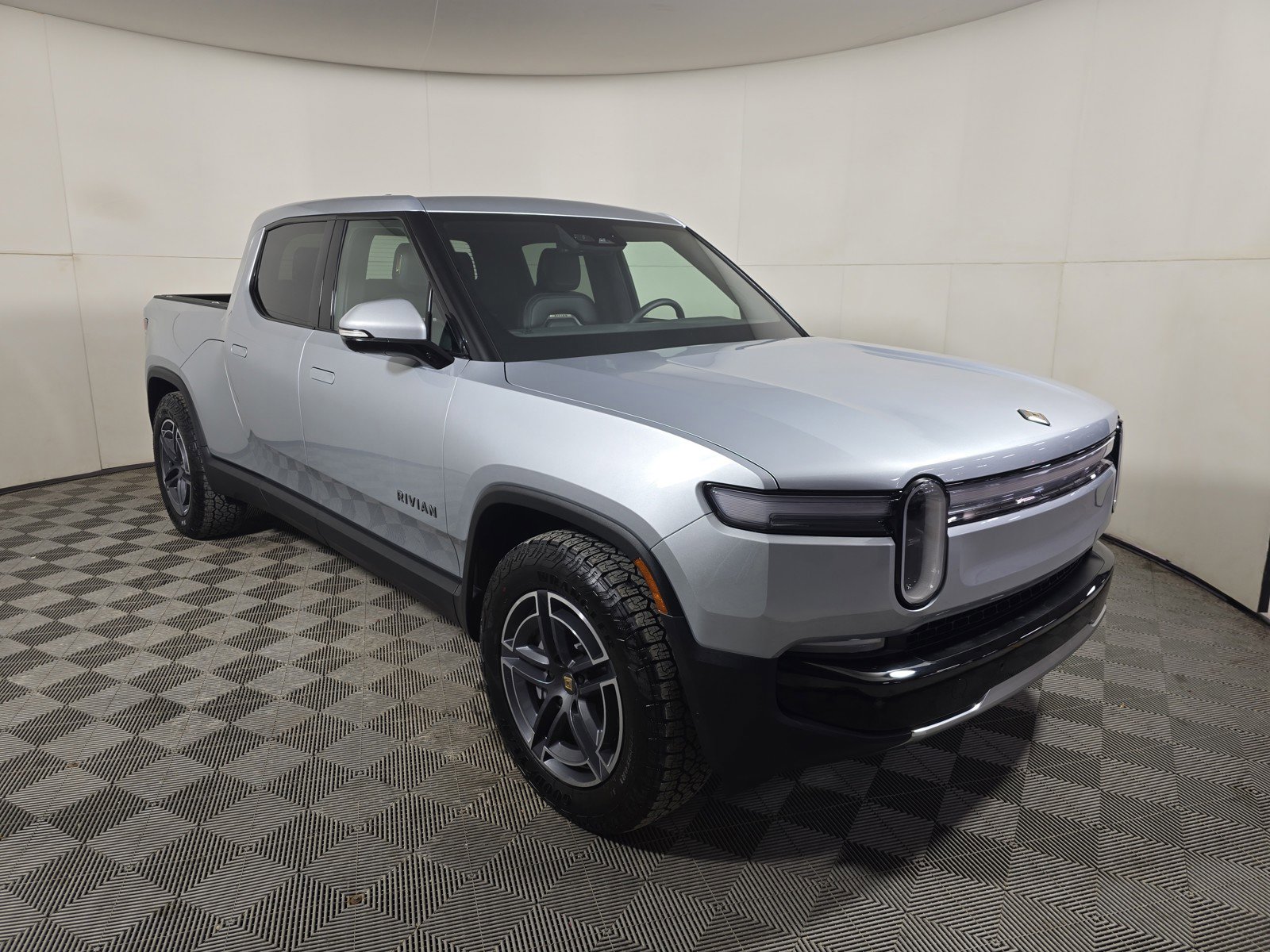 Used 2025 Rivian R1T Adventure AWD/4WD image 7