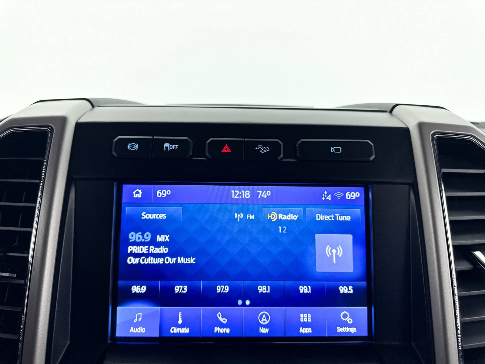 Used 2021 Ford F250 Lariat w/ Lariat Value Package AWD/4WD image 22
