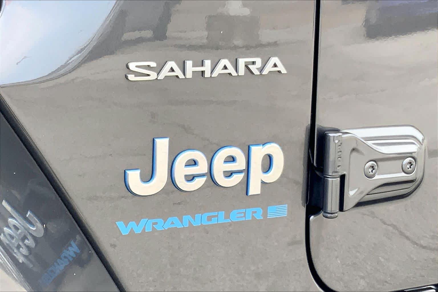 Used 2023 Jeep Wrangler Unlimited Sahara w/ Cold Weather Group AWD/4WD image 27