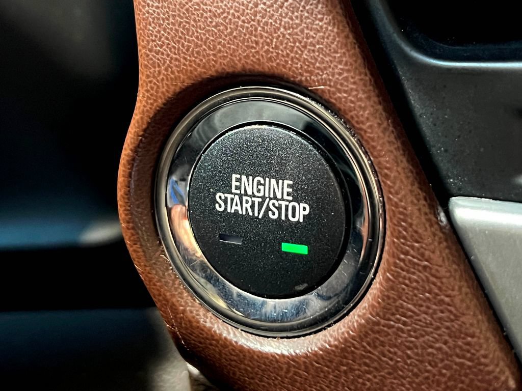 Used 2018 Chevrolet Suburban Premier AWD/4WD image 24