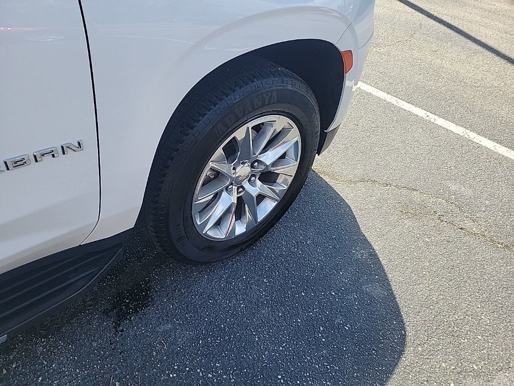 Used 2023 Chevrolet Suburban Premier image 23