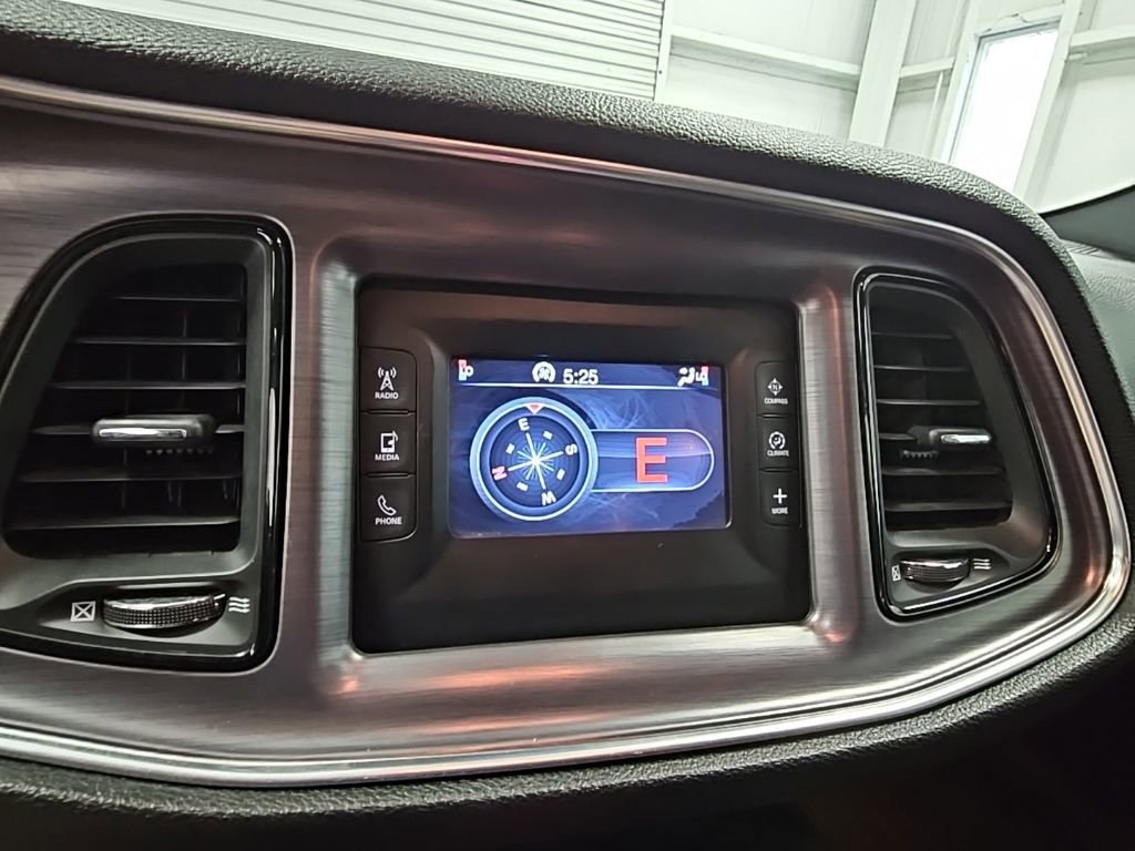 Used 2015 Dodge Challenger SXT image 17