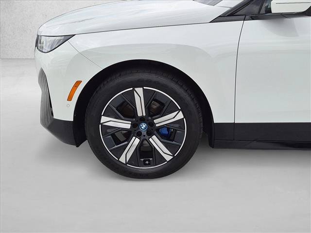 Used 2024 BMW iX xDrive50 w/ Premium Package AWD/4WD image 24