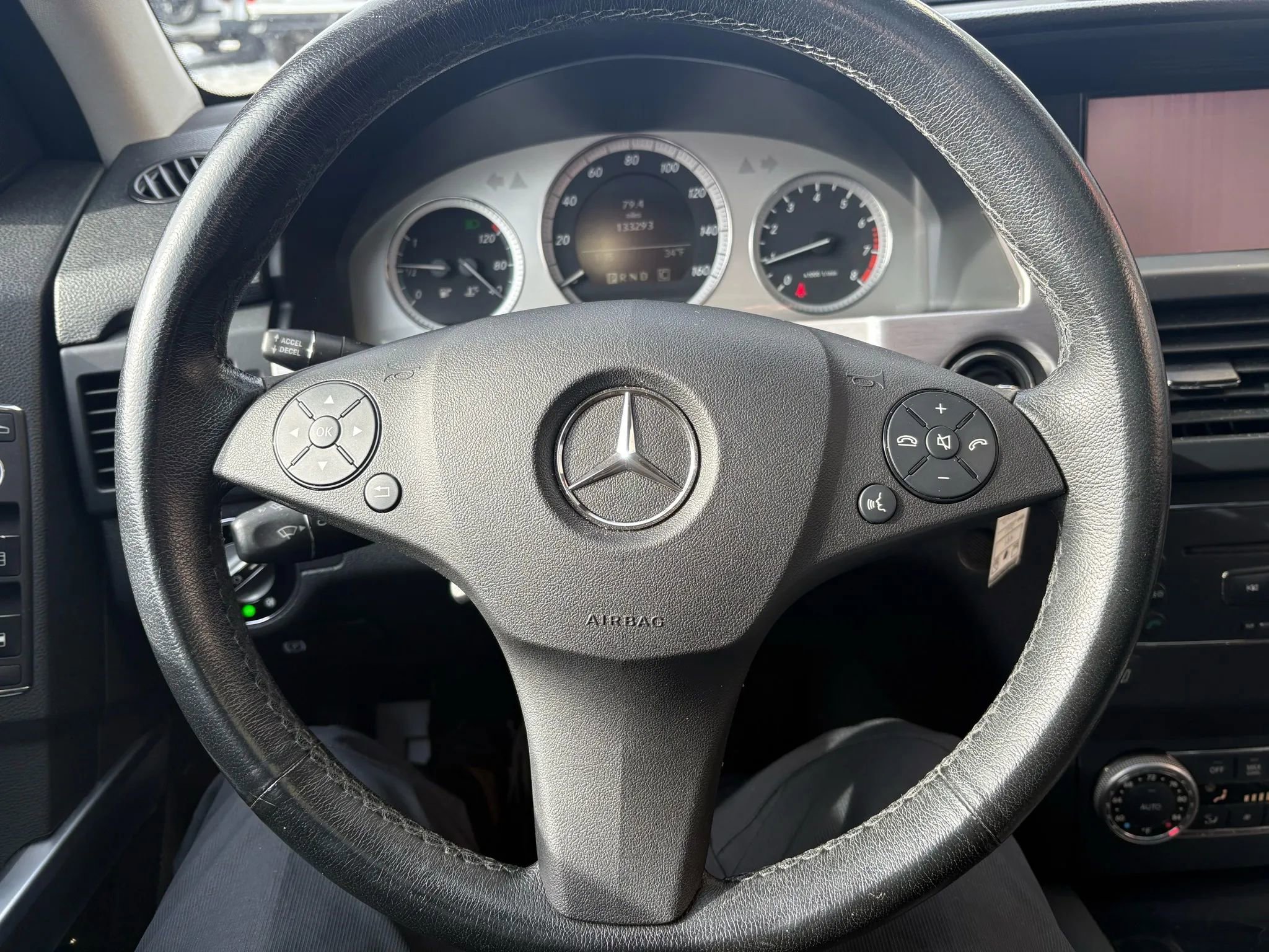 Used 2010 Mercedes-Benz GLK 350 4MATIC image 17