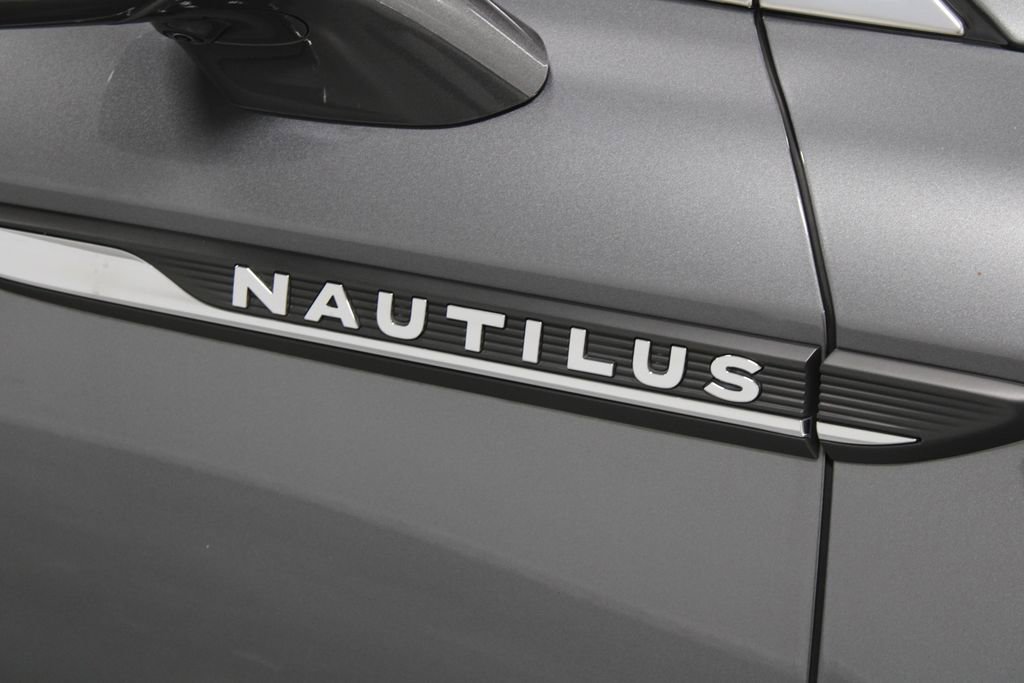 Used 2022 Lincoln Nautilus Reserve w/ Equipment Group 201A image 12