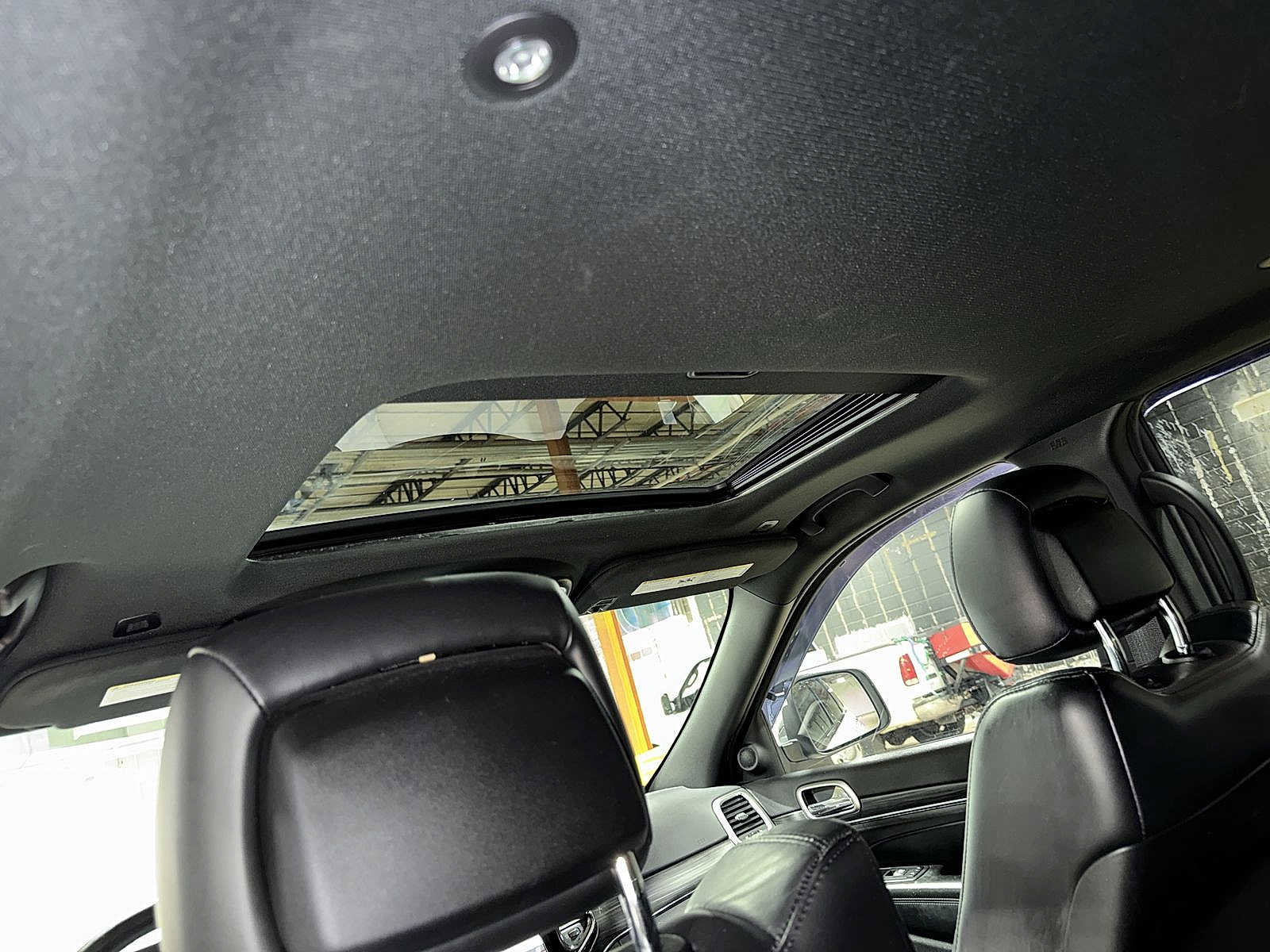 Used 2019 Jeep Grand Cherokee Limited AWD/4WD image 25