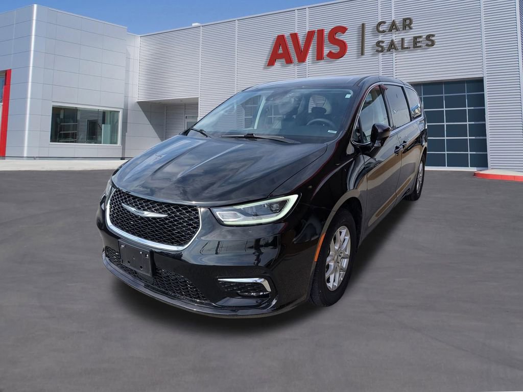Used 2024 Chrysler Pacifica Touring-L