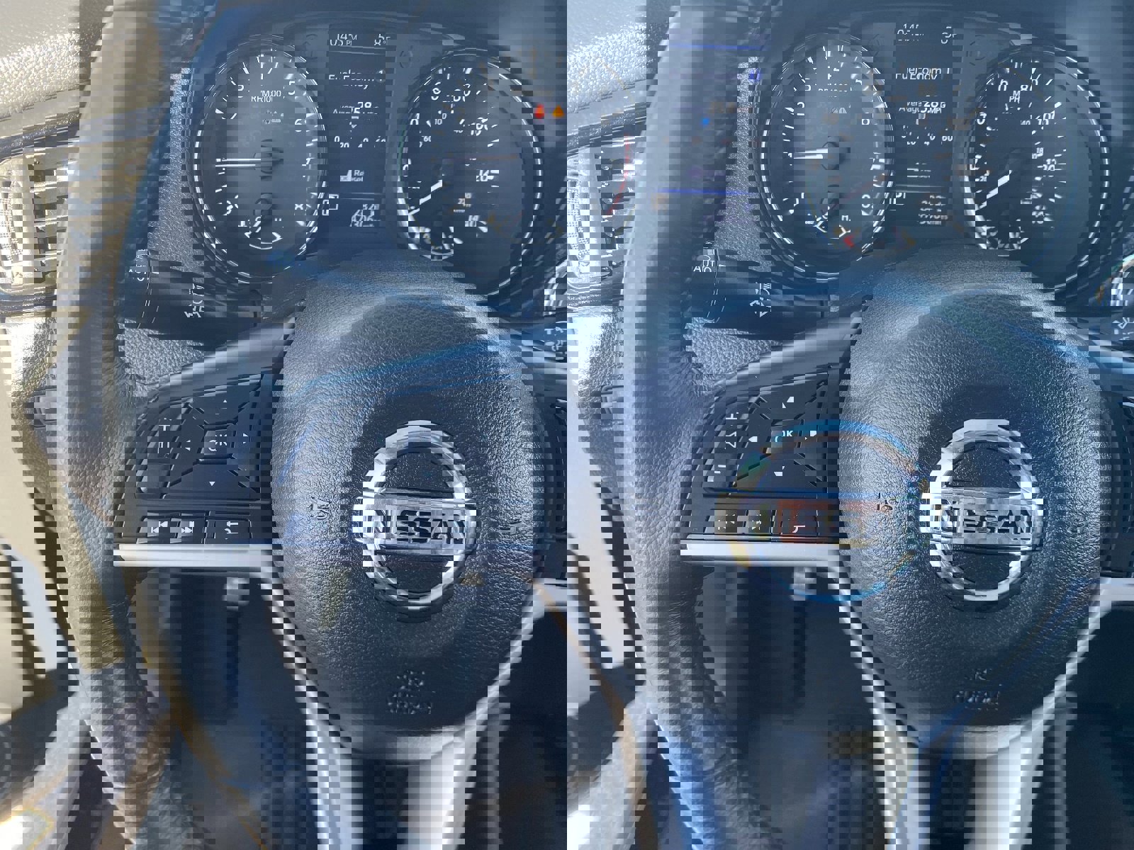 Used 2018 Nissan Rogue SV image 26