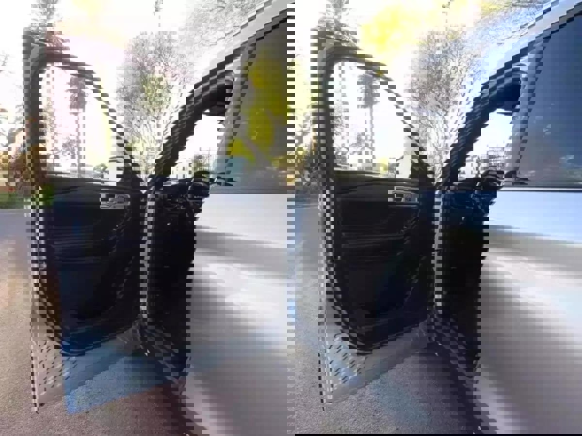 Used 2020 Ford Explorer Limited image 28