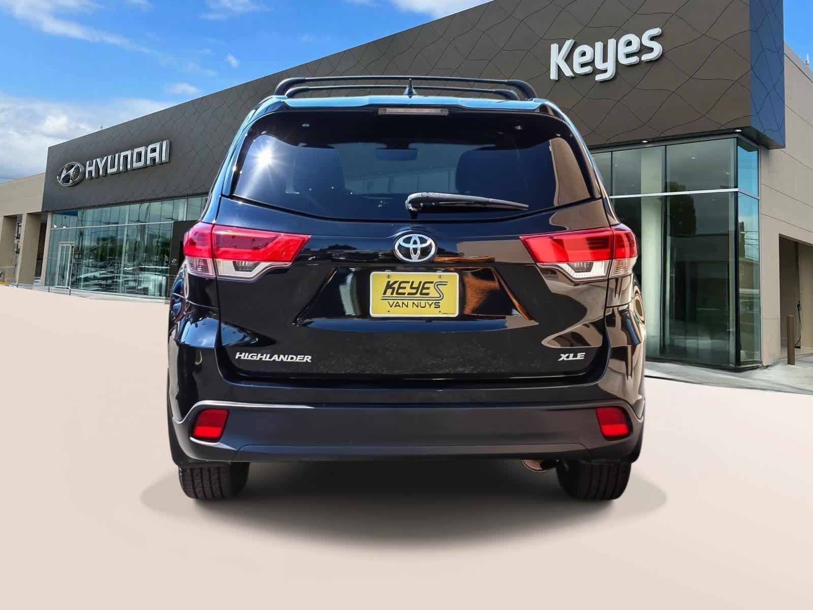 Used 2019 Toyota Highlander XLE FWD image 6