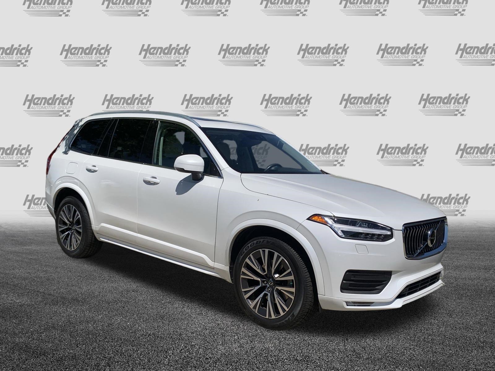 Used 2022 Volvo XC90 T5 Momentum w/ Climate Package FWD image 2