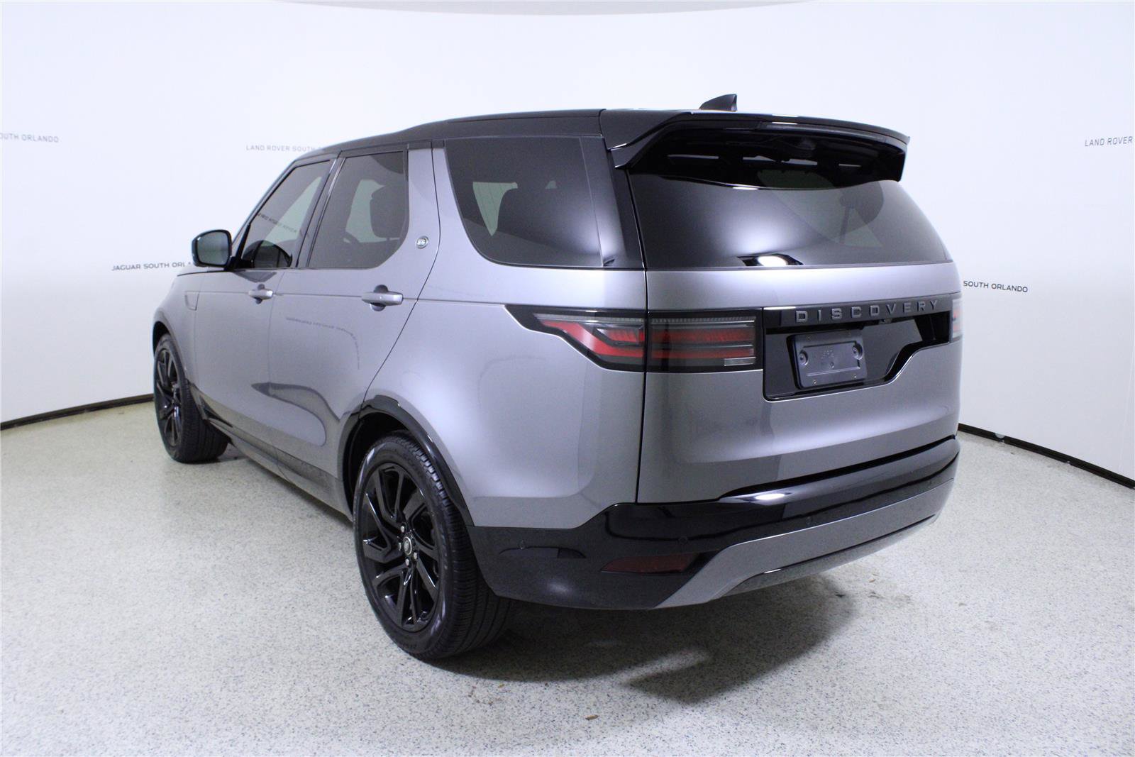 Used 2025 Land Rover Discovery Dynamic SE AWD/4WD image 5