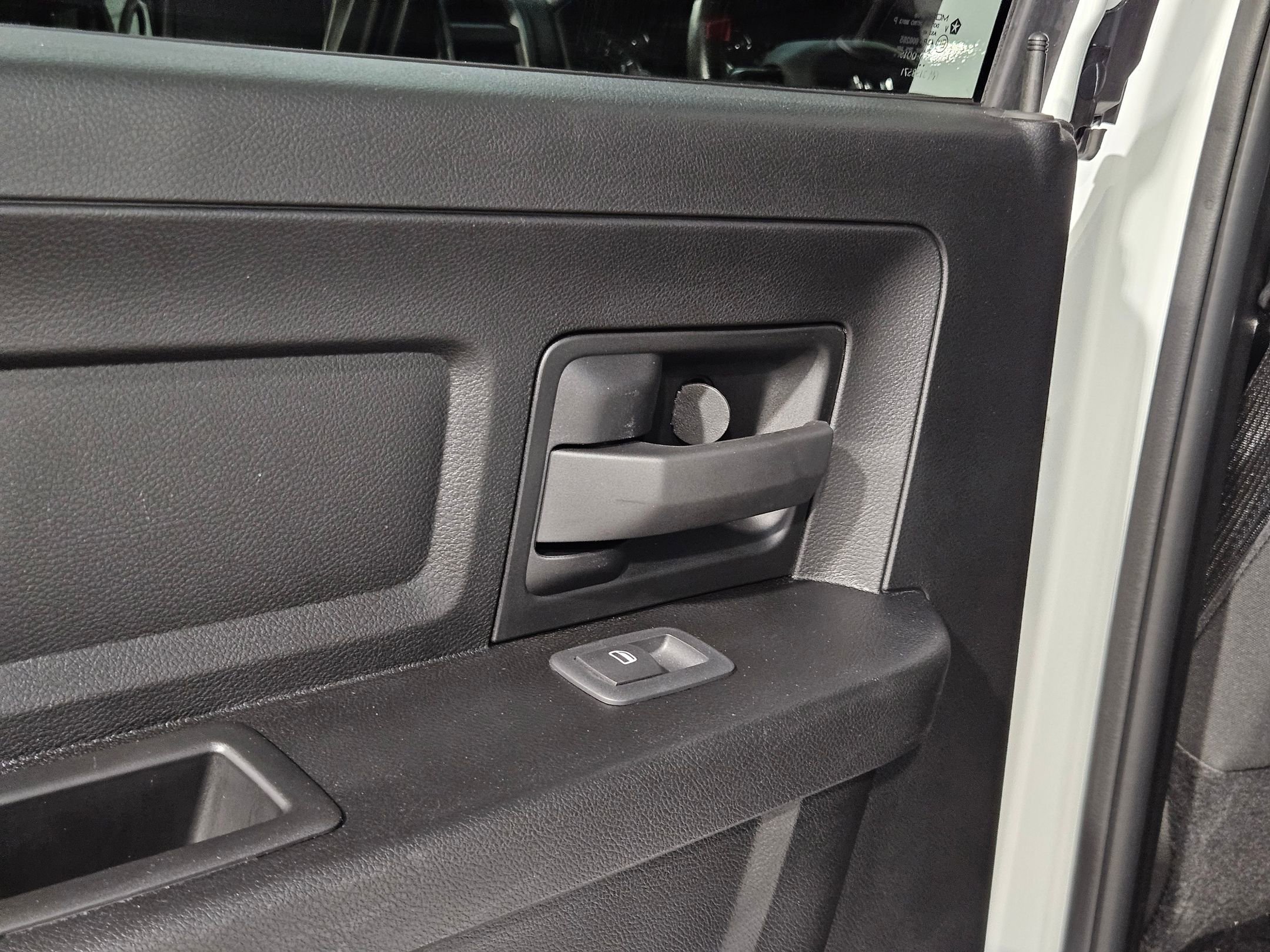 Used 2024 RAM 2500 Tradesman w/ Chrome Appearance Group image 34