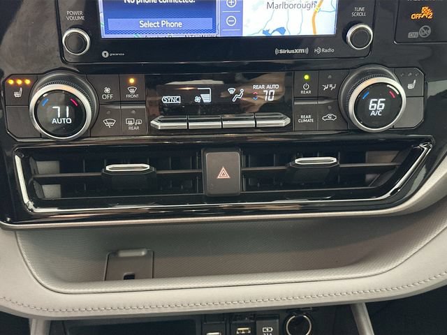 Used 2020 Toyota Highlander XLE AWD/4WD image 15