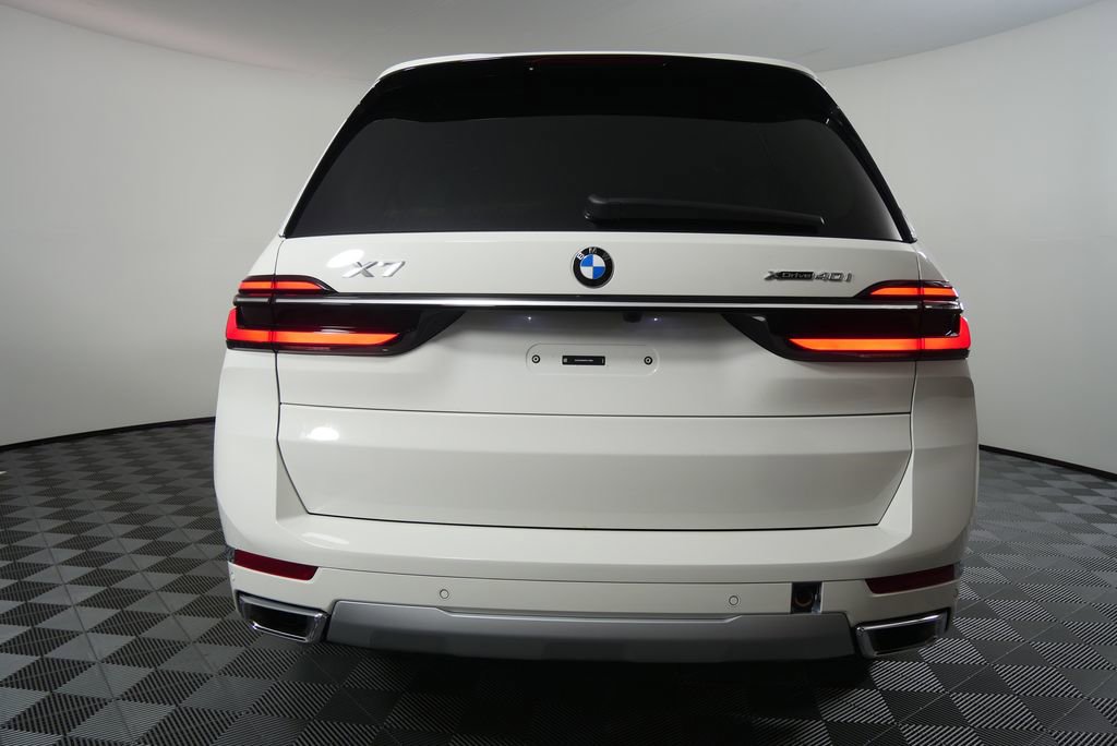 Used 2026 BMW X7 xDrive40i w/ Premium Package image 4