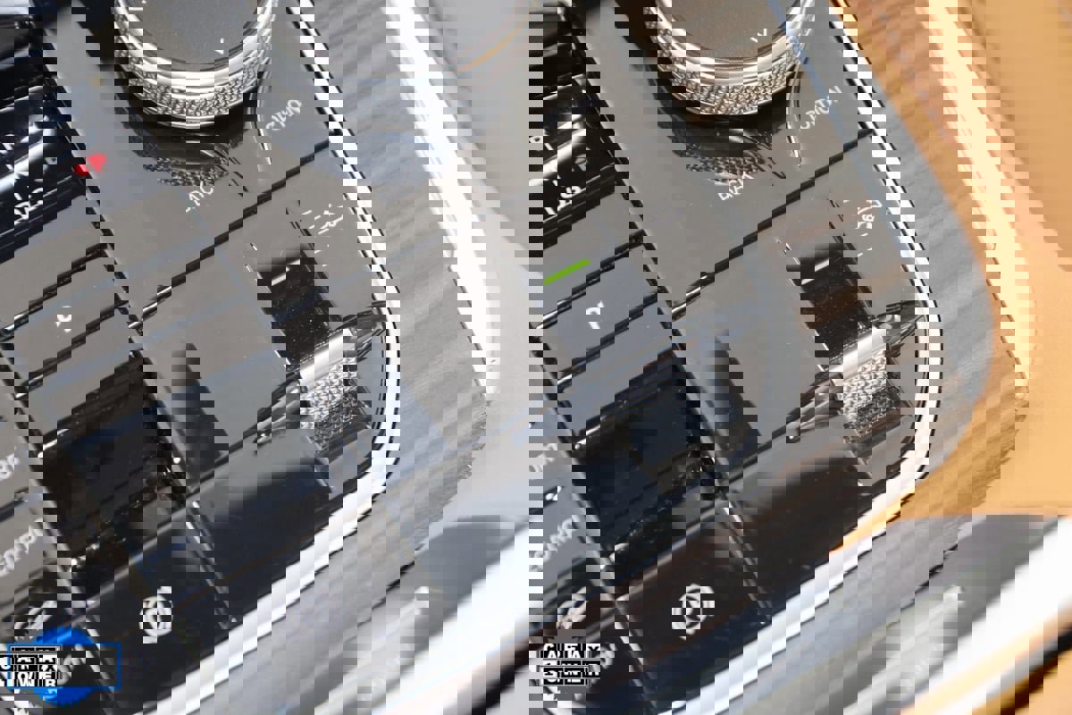 Used 2024 BMW X7 xDrive40i w/ M Sport Package image 34