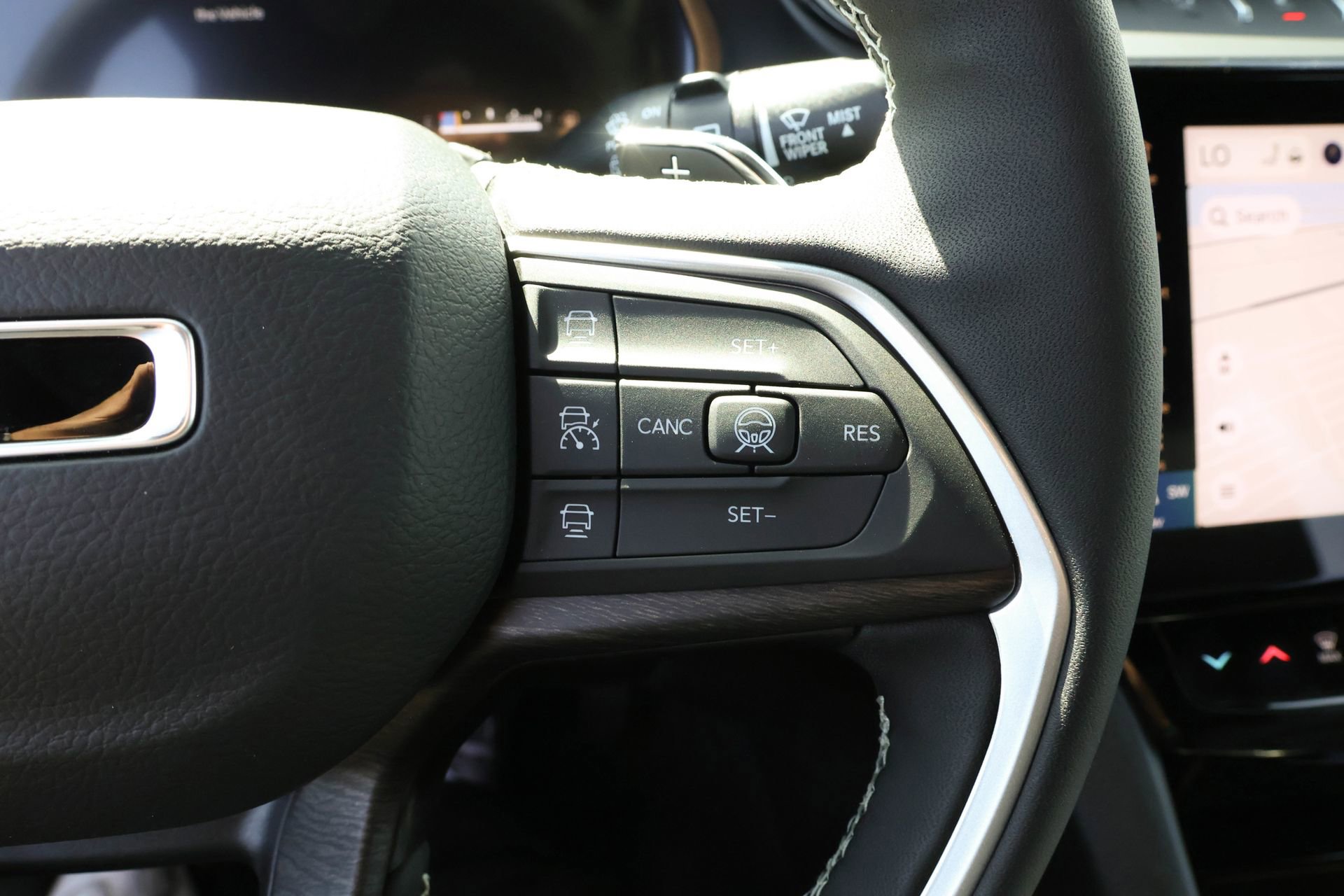 New 2026 Jeep Grand Cherokee Limited w/ Limited Altitude Package AWD/4WD image 28