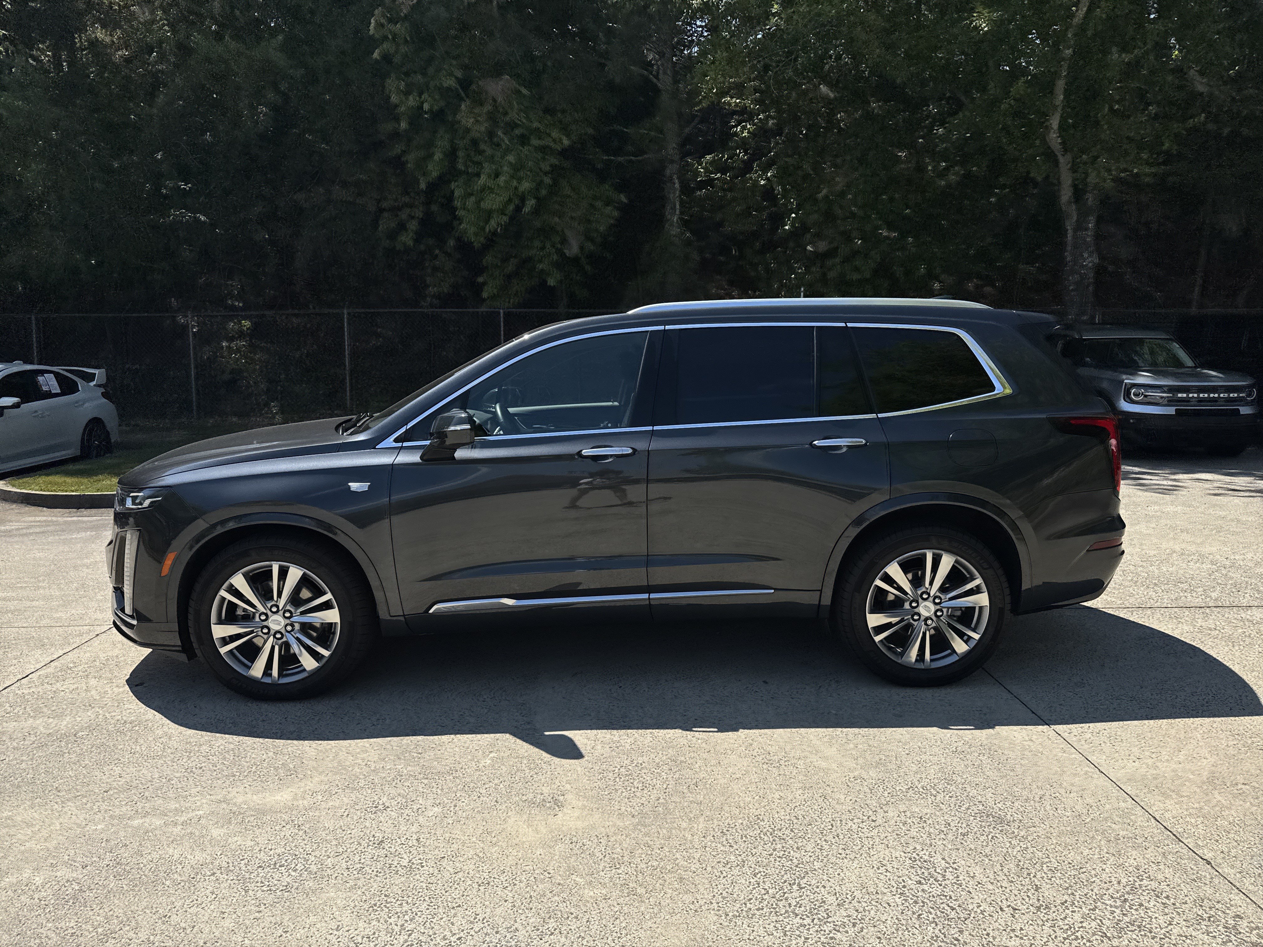 Used 2023 Cadillac XT6 Premium Luxury FWD image 4