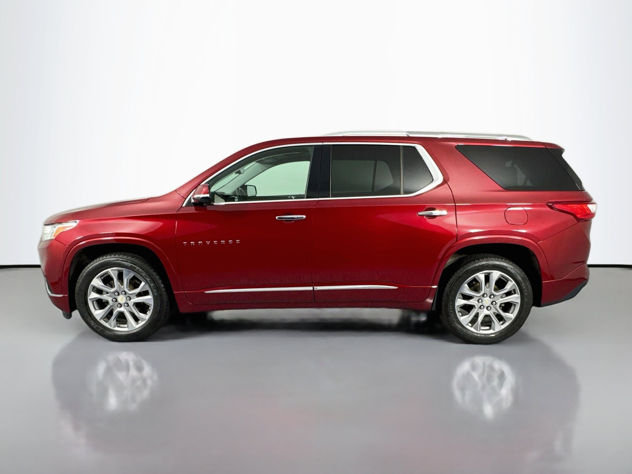 Used 2018 Chevrolet Traverse Premier w/ Driver Confidence II Package FWD image 8