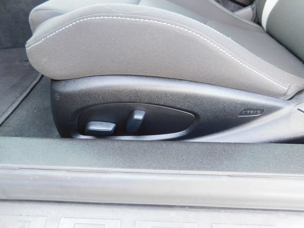 Used 2020 Chevrolet Camaro LT RWD image 13