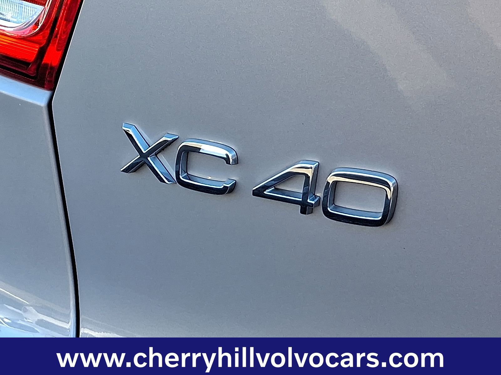 Certified 2025 Volvo XC40 B5 Plus image 33