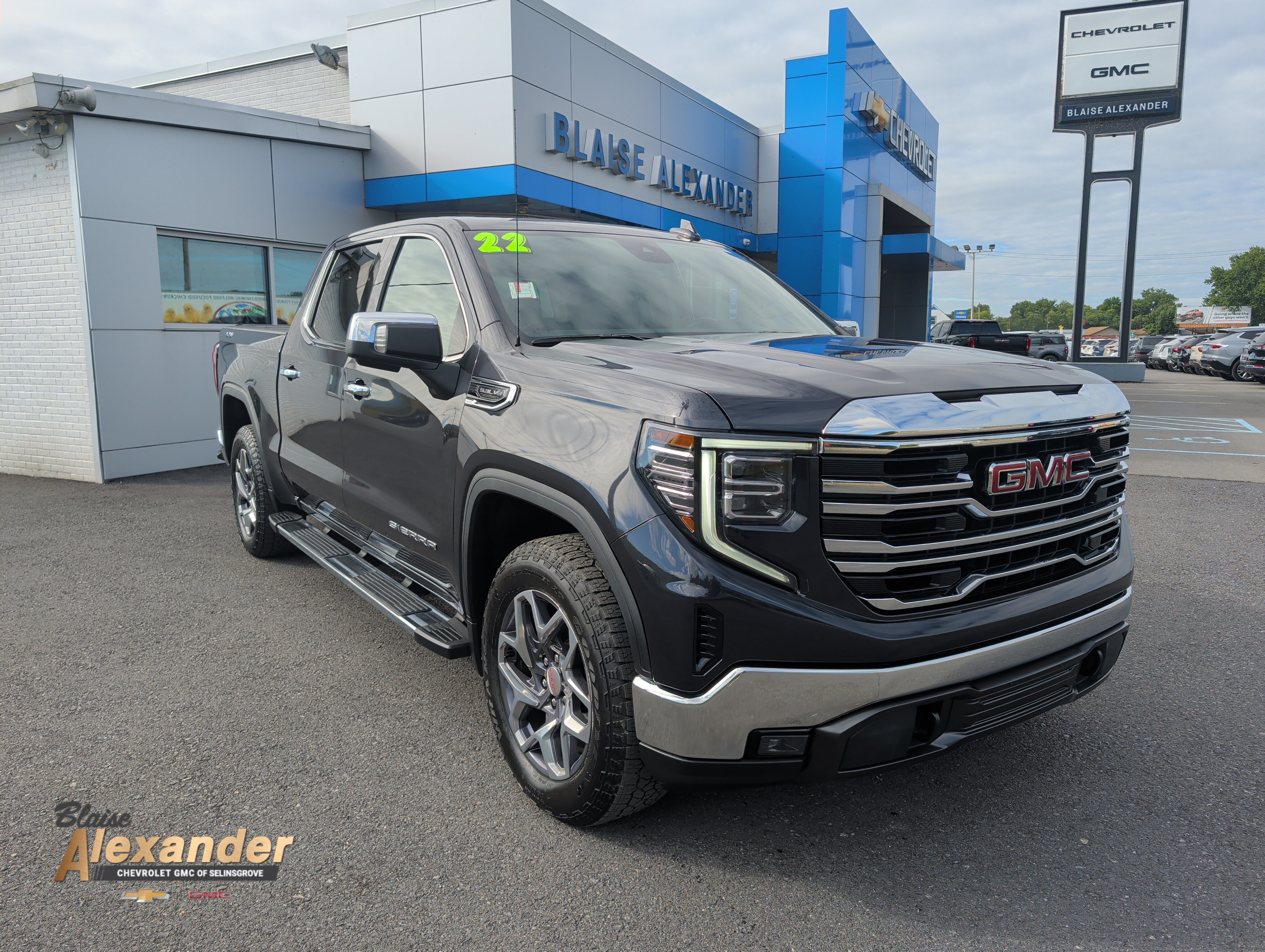 Used 2022 GMC Sierra 1500 SLT w/ SLT Convenience Package
