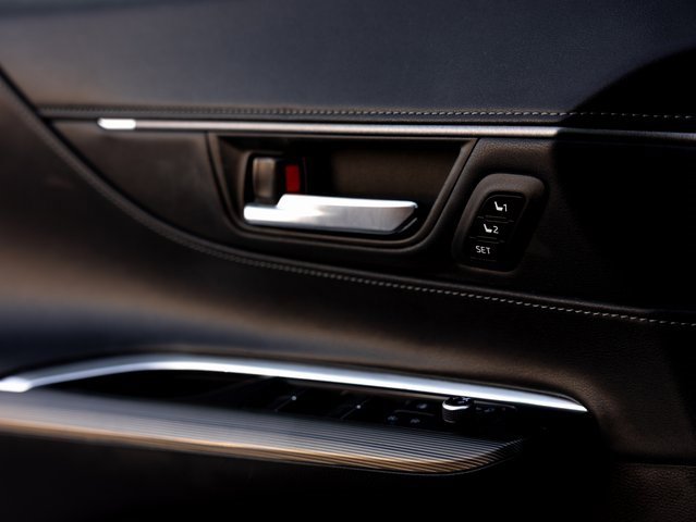 Used 2022 Toyota Venza XLE image 30