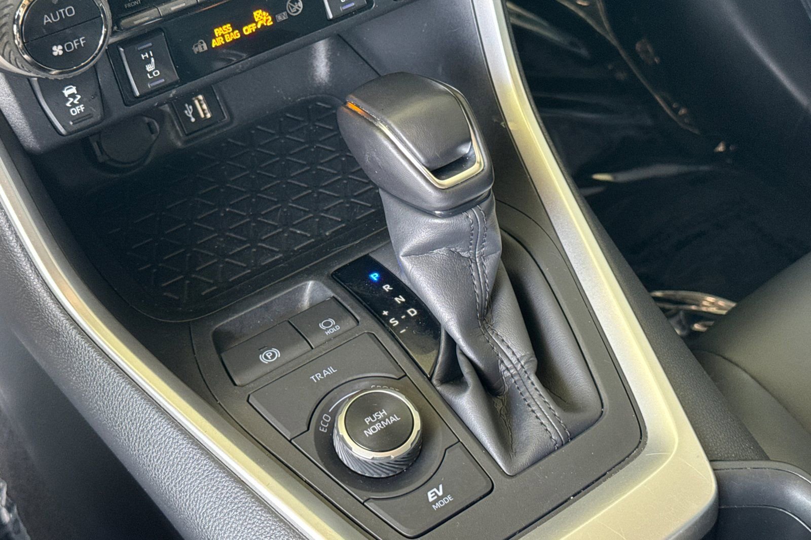 Used 2025 Toyota RAV4 XLE Premium w/ Weather Package AWD/4WD image 24