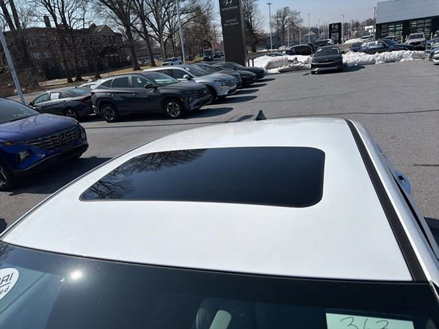 Certified 2025 Hyundai Elantra Limited image 11