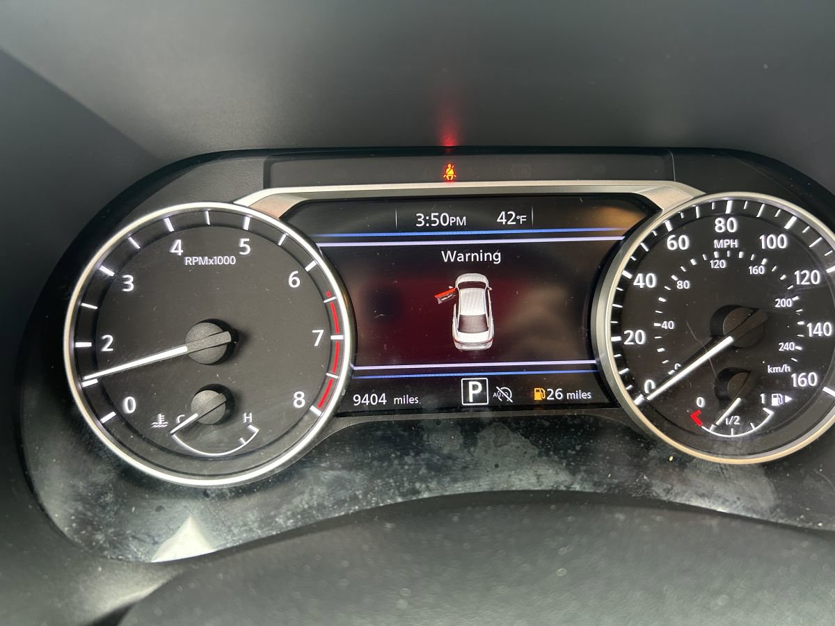 Used 2025 Nissan Sentra SV w/ SV Premium Package image 10