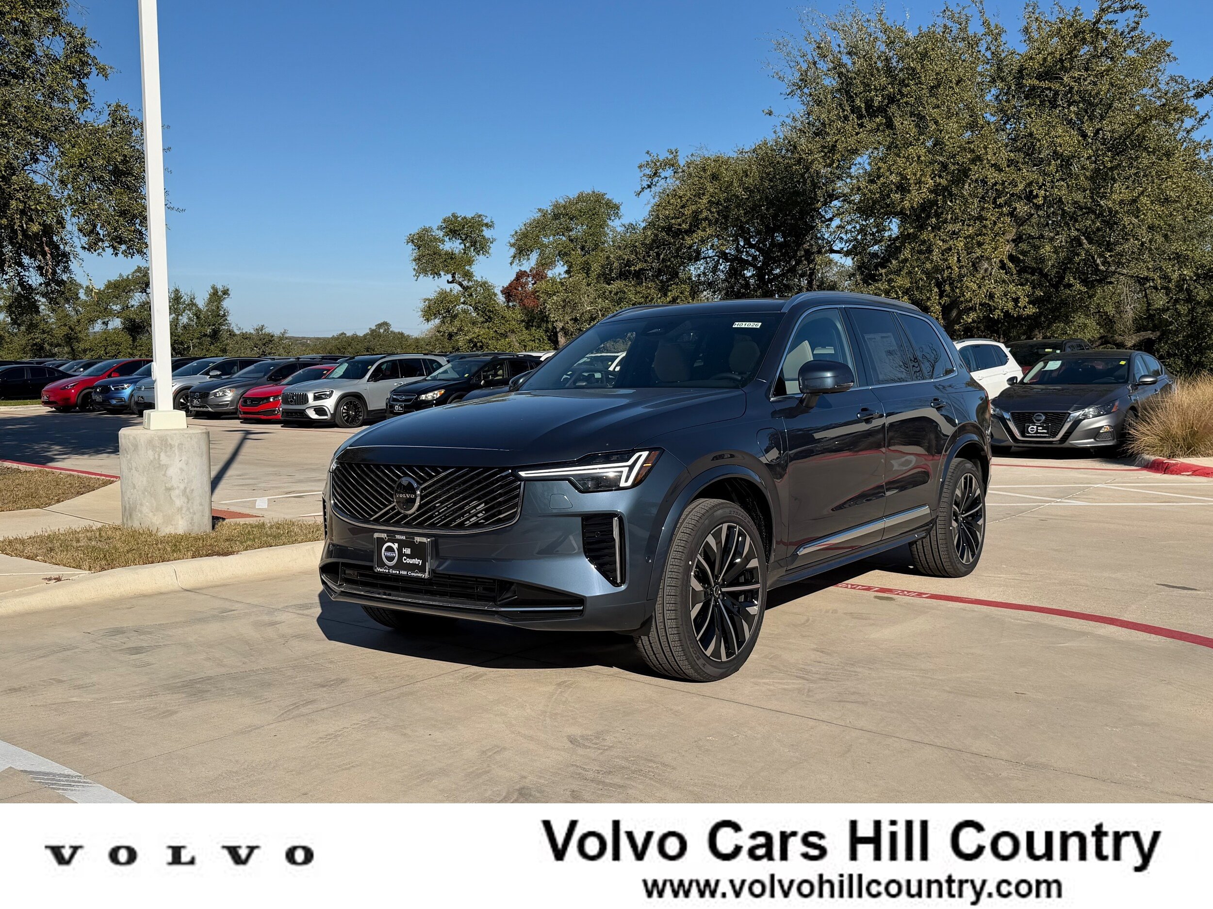 New 2026 Volvo XC90 T8 Plus w/ Protection Package Premier AWD/4WD image 1