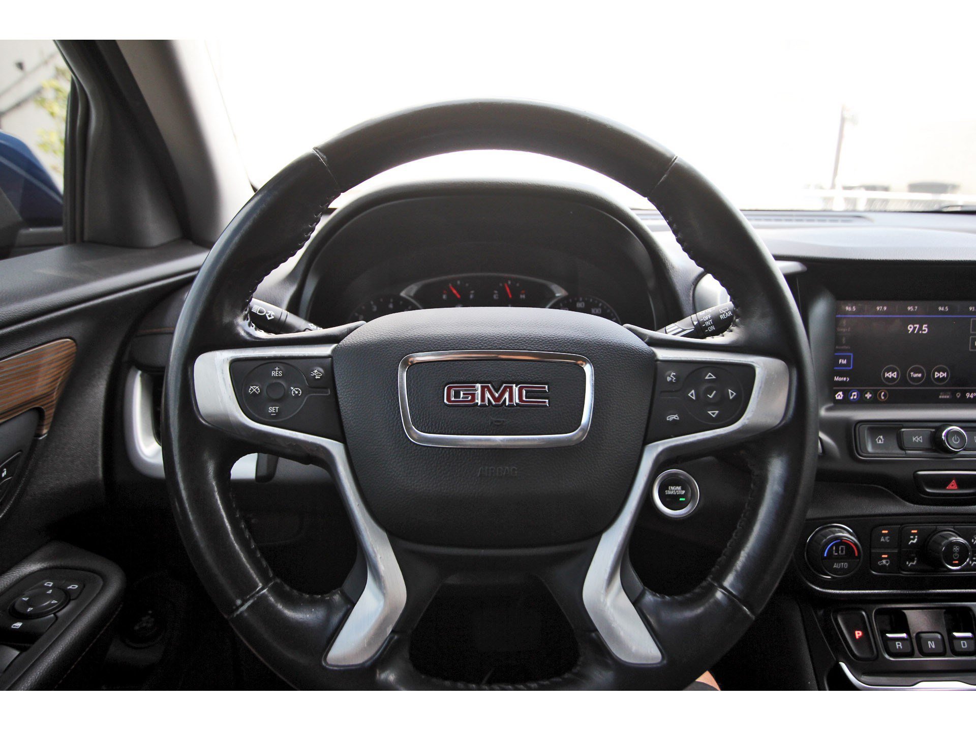 Used 2021 GMC Terrain SLE w/ Driver Convenience Package FWD image 14