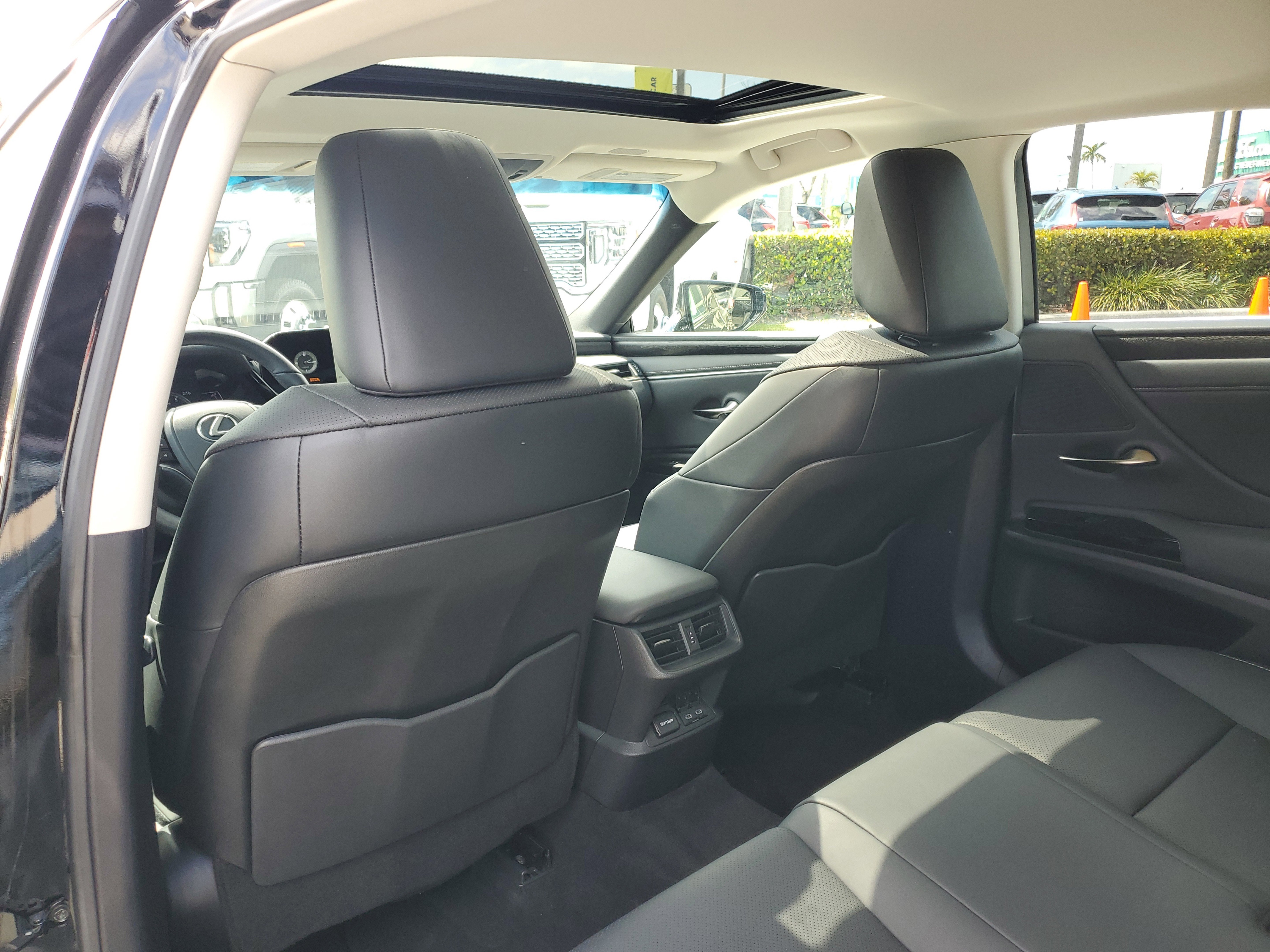 Used 2024 Lexus ES 350 w/ Premium Package image 15