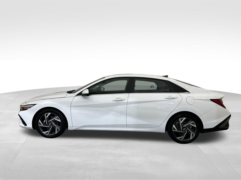 Used 2024 Hyundai Elantra SEL w/ Convenience Package FWD image 2
