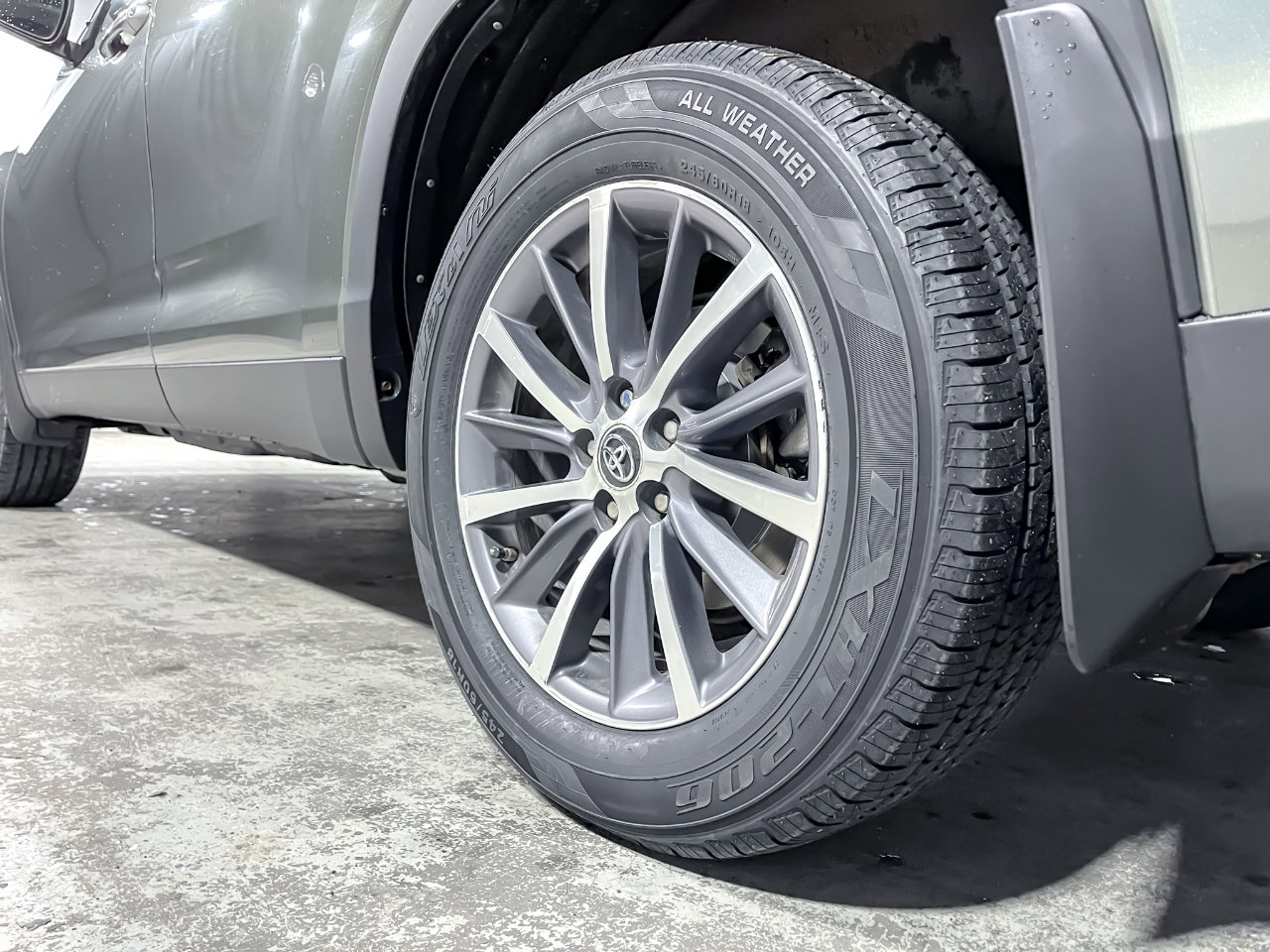 Used 2019 Toyota Highlander XLE image 10