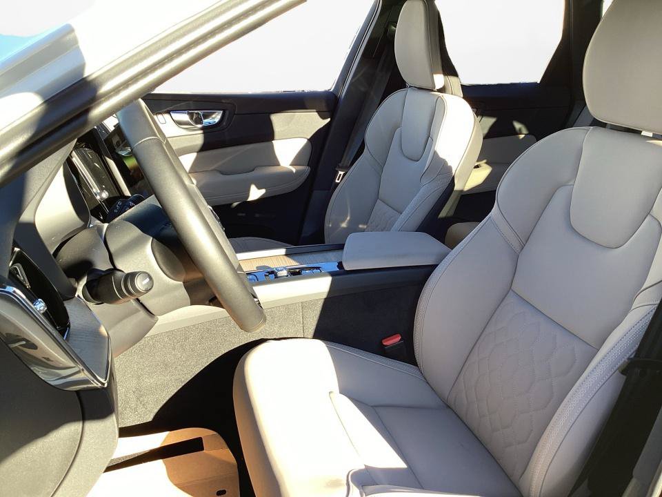 New 2027 Volvo XC60 B5 Plus AWD/4WD image 9