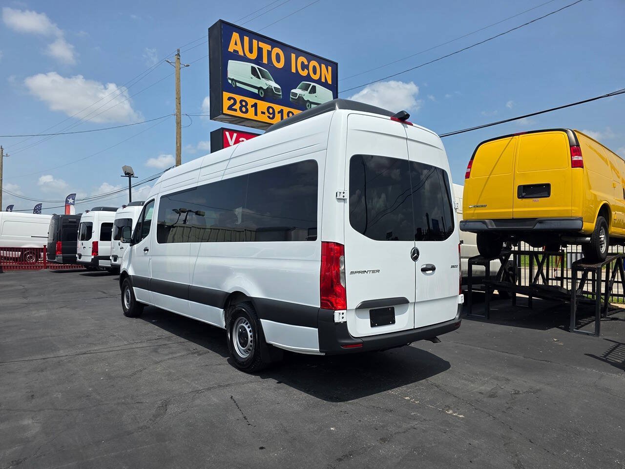 Used 2025 Mercedes-Benz Sprinter 2500 image 30