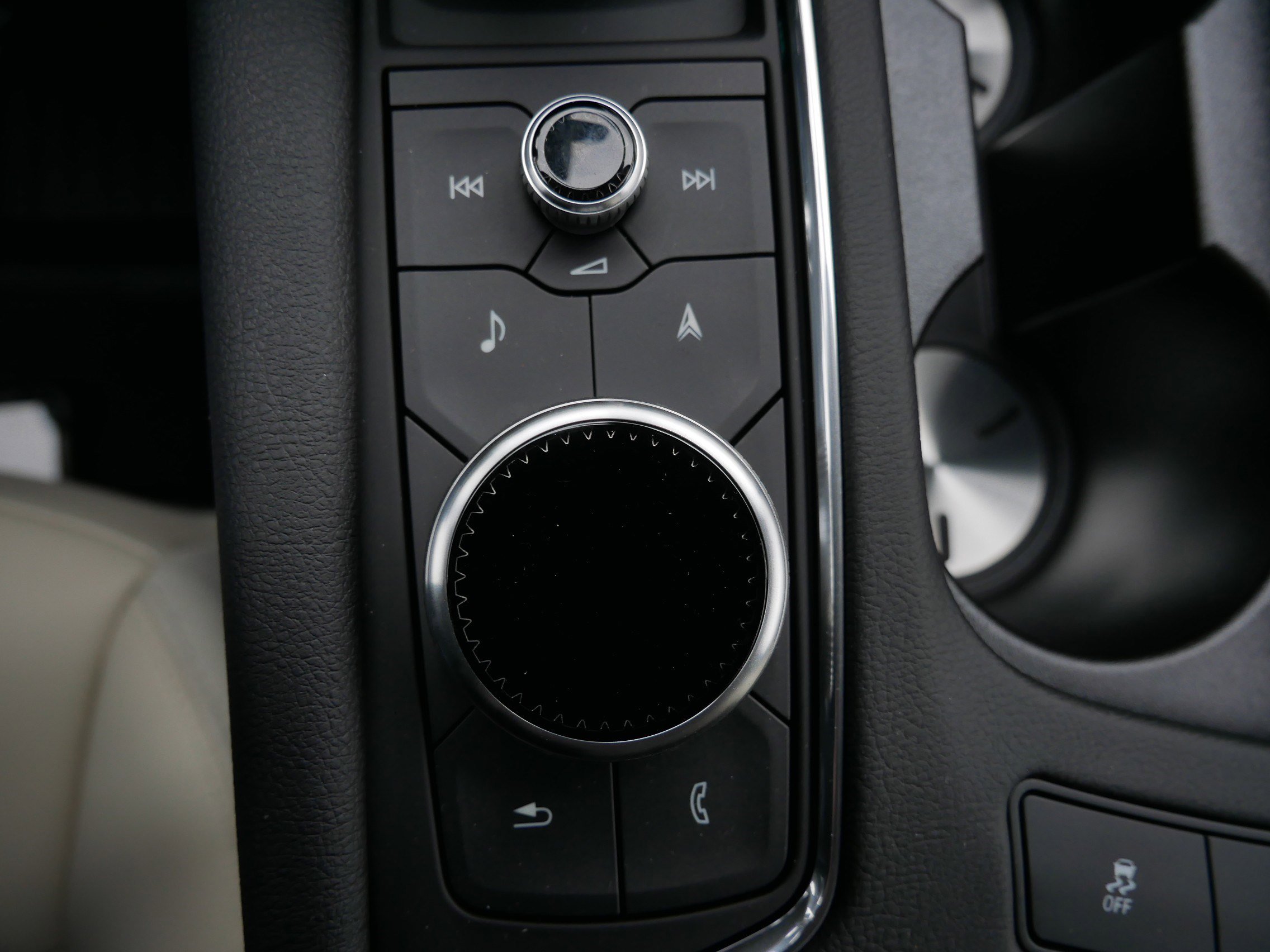 New 2026 Cadillac XT5 Sportv w/ LPO, Floor Liner Package image 24