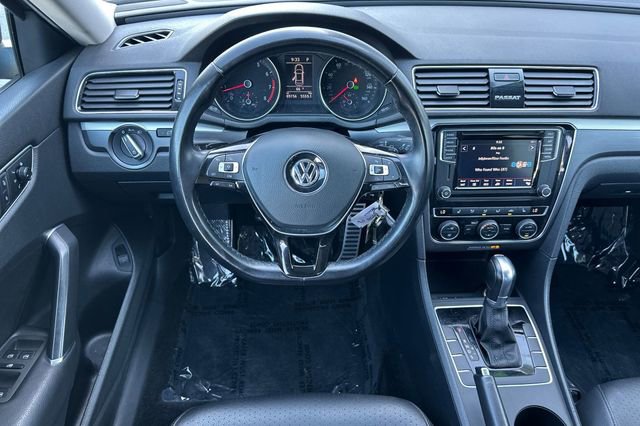 Used 2018 Volkswagen Passat 2.0T R-Line FWD image 16