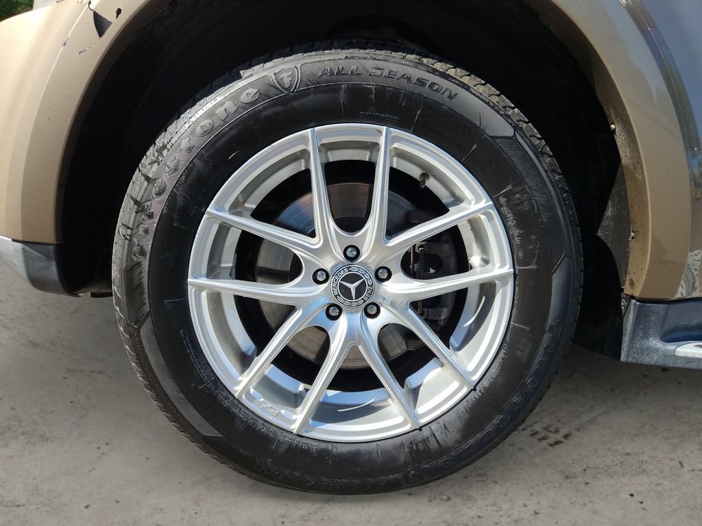 Used 2010 Mercedes-Benz GL 550 4MATIC image 14