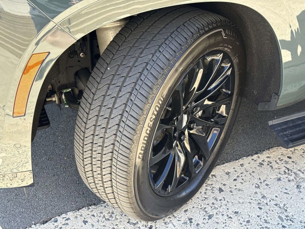 Used 2025 Cadillac Escalade Premium Luxury w/ Touring Package image 15