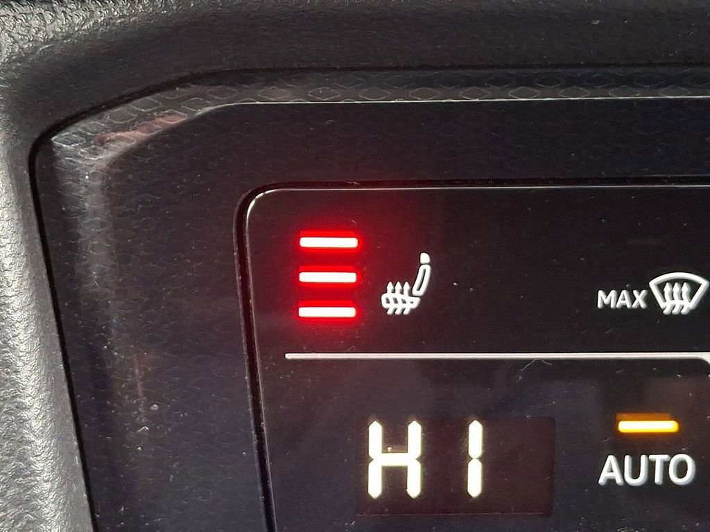 Certified 2025 Volkswagen Taos SE AWD/4WD image 25