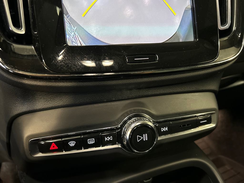 Certified 2023 Volvo XC40 B5 Plus w/ Driver Assist Package image 18