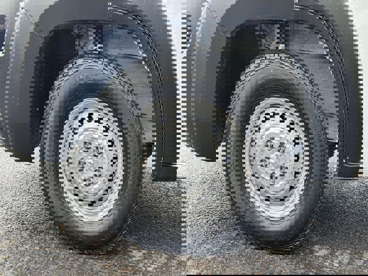 Used 2025 RAM ProMaster 2500 w/ Convenience Group image 6